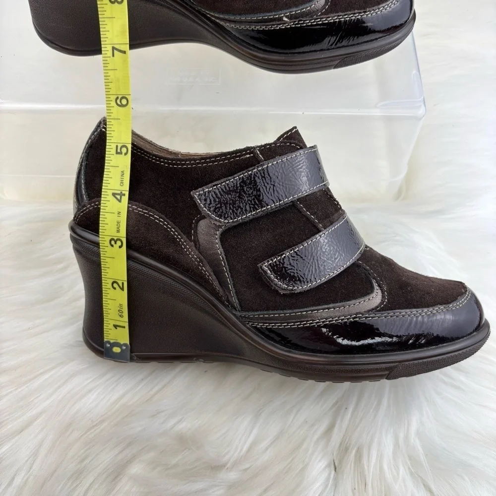 AEROSOLES  Black Wedge Loafers with Velcro Adjustable Straps